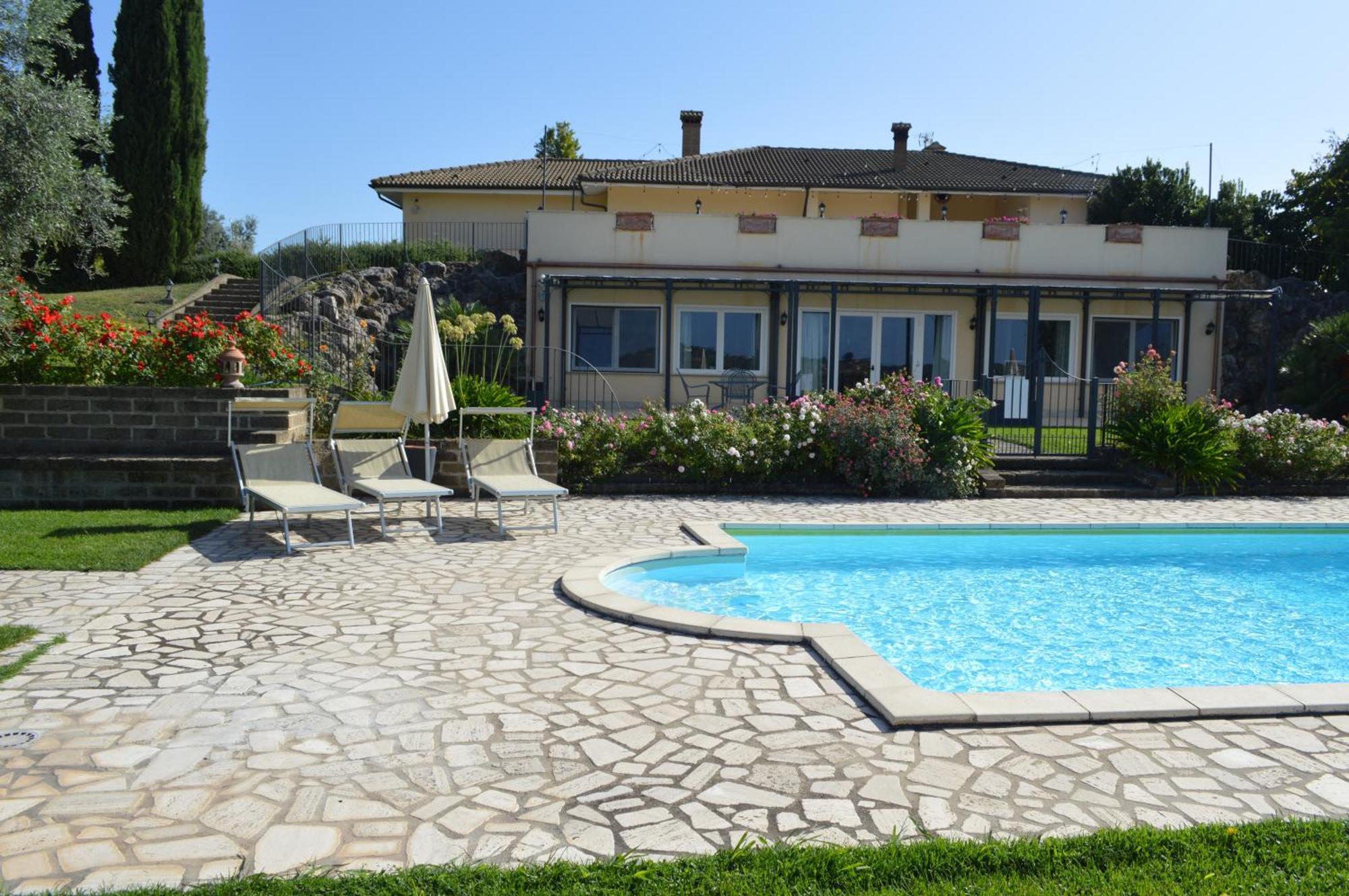 Villa Collebelvedere - Near Rome With Home Restaurant Fara in Sabina Bagian luar foto