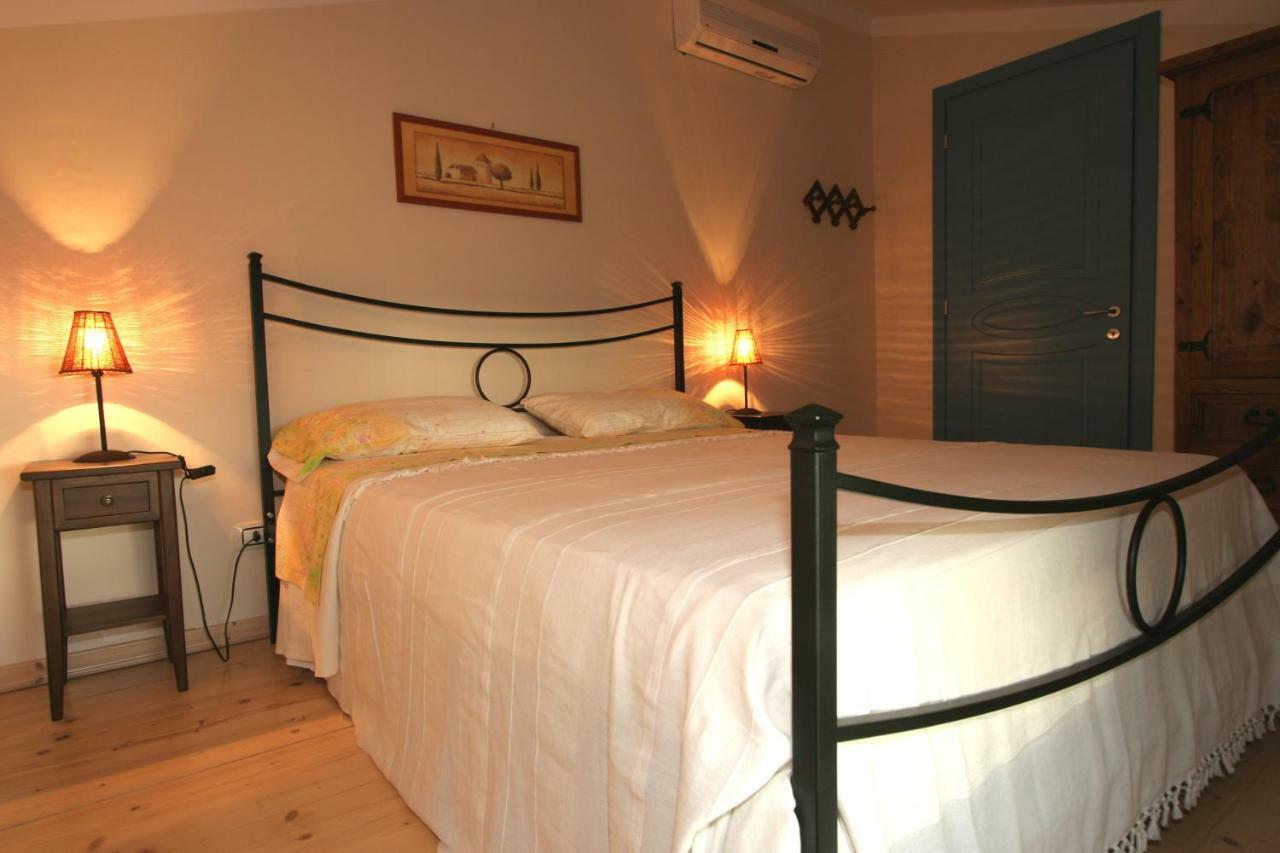 Villa Collebelvedere - Near Rome With Home Restaurant Fara in Sabina Bagian luar foto